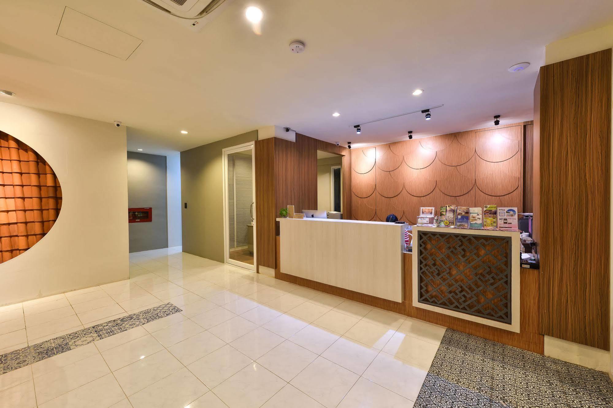 Hotel October Phuket Exterior foto